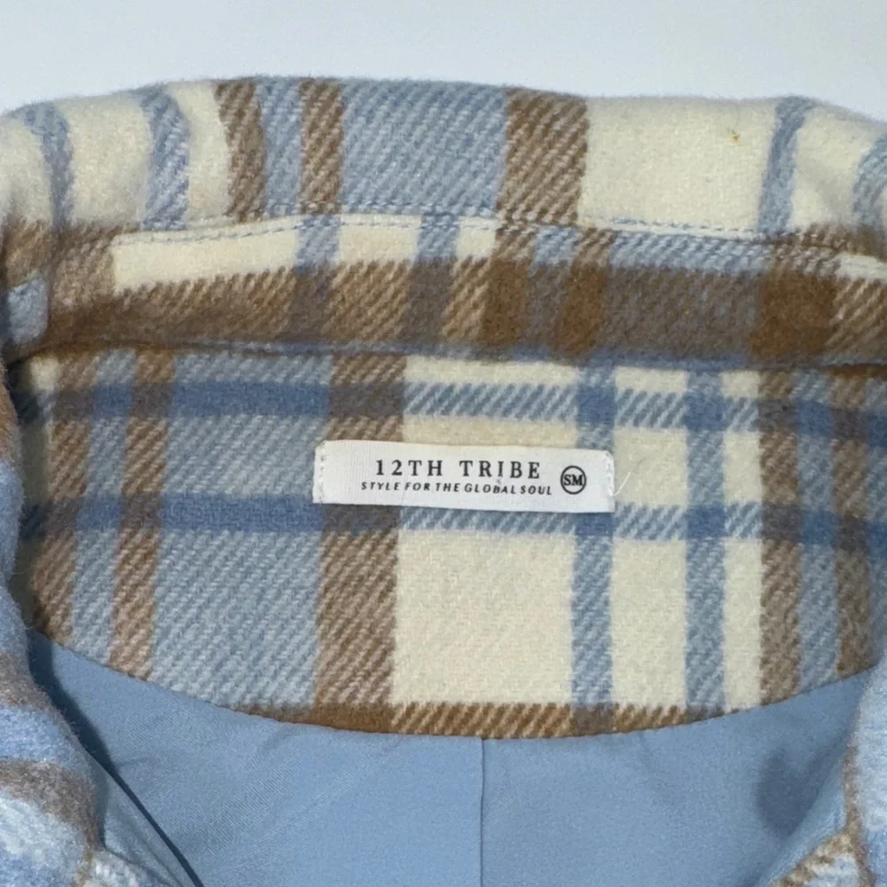 12th Trible blue & tan plaid shacket size small 4 pockets